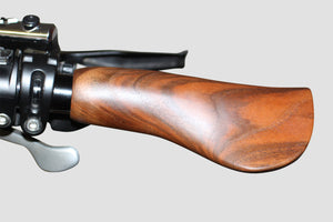 sen comfort ergonomischer fahrradgriff gefedert holz nussbaum ästhetisch nahaufnahme